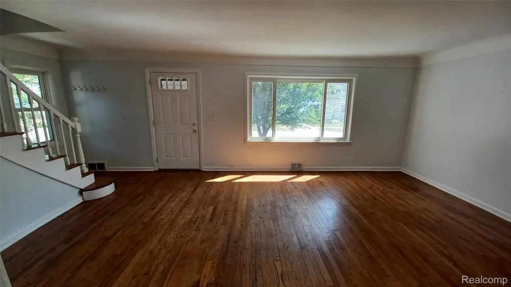 66 W Garfield Avenue Hazel Park City, MI 48030