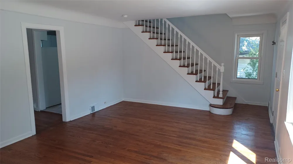 66 W Garfield Avenue Hazel Park City, MI 48030
