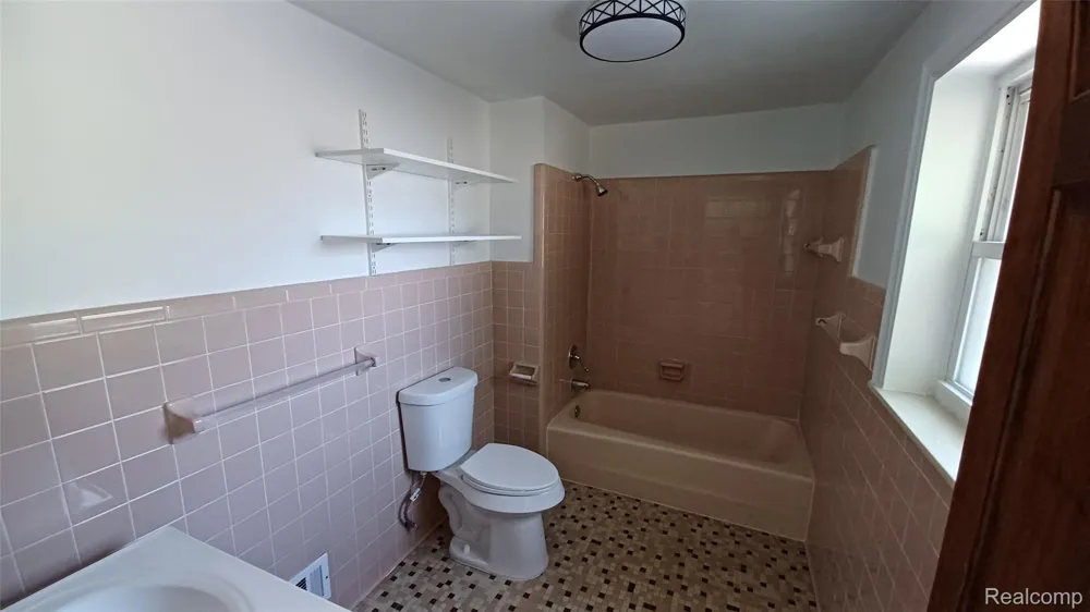 66 W Garfield Avenue Hazel Park City, MI 48030