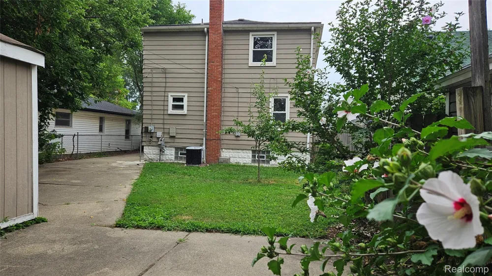 66 W Garfield Avenue Hazel Park City, MI 48030