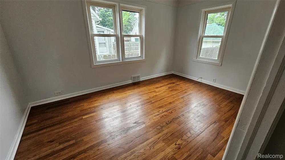 66 W Garfield Avenue Hazel Park City, MI 48030