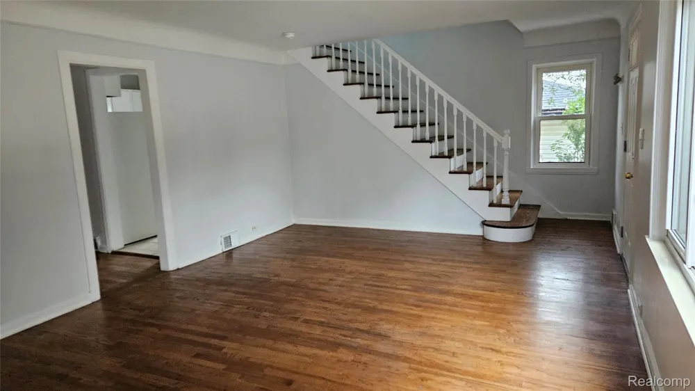 66 W Garfield Avenue Hazel Park City, MI 48030