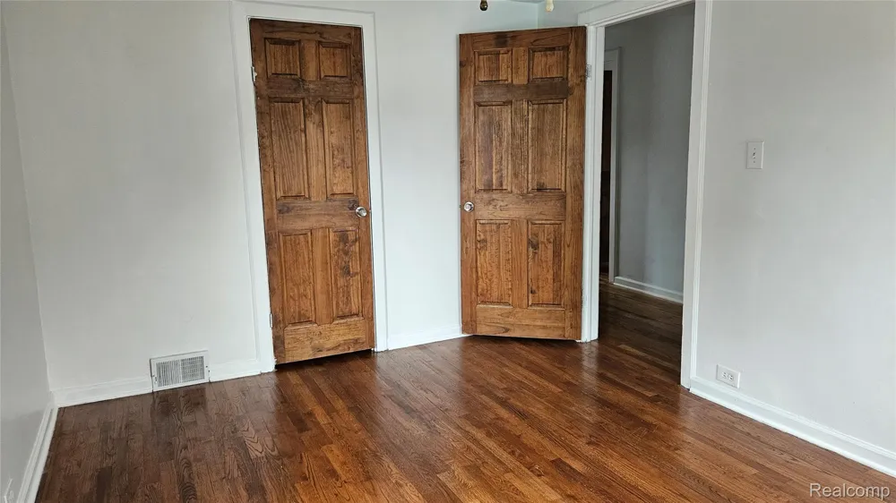 66 W Garfield Avenue Hazel Park City, MI 48030