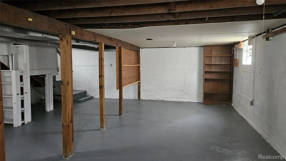 66 W Garfield Avenue Hazel Park City, MI 48030