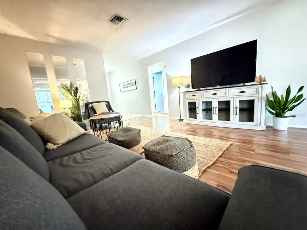 709 HICKORY LANE Bradenton, FL 34208