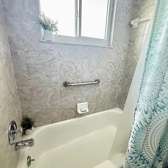 709 HICKORY LANE Bradenton, FL 34208