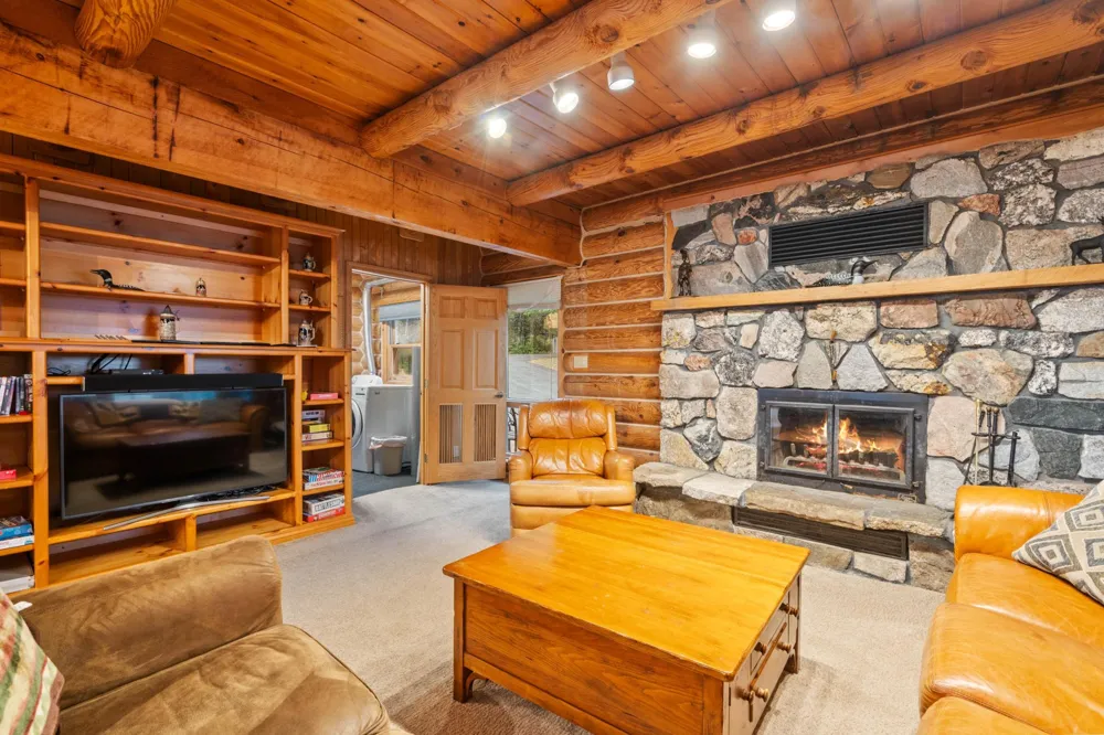 10001 Tomahawk Trail Kabetogama, MN 56669