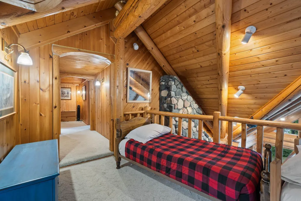 10001 Tomahawk Trail Kabetogama, MN 56669
