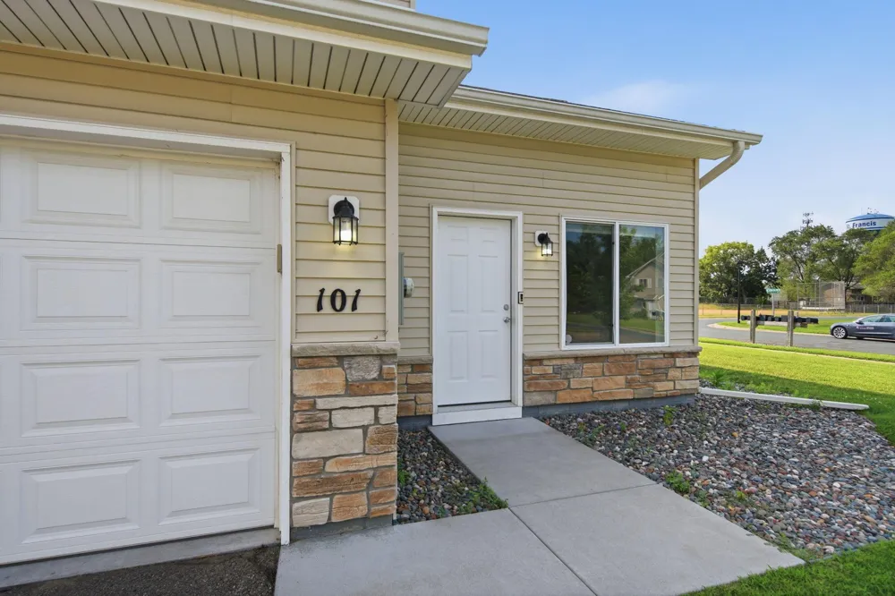 3854 232nd Avenue NW #101 Saint Francis, MN 55070