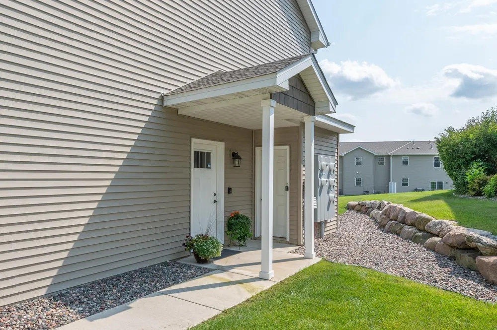 573 Ravencroft Road Waconia, MN 55387
