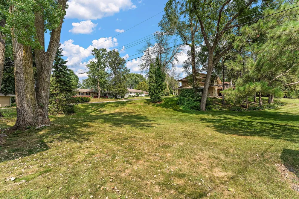 231 Birchwood Drive Stillwater, MN 55082