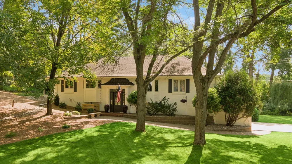 2312 Sheridan Hills Road Wayzata, MN 55391