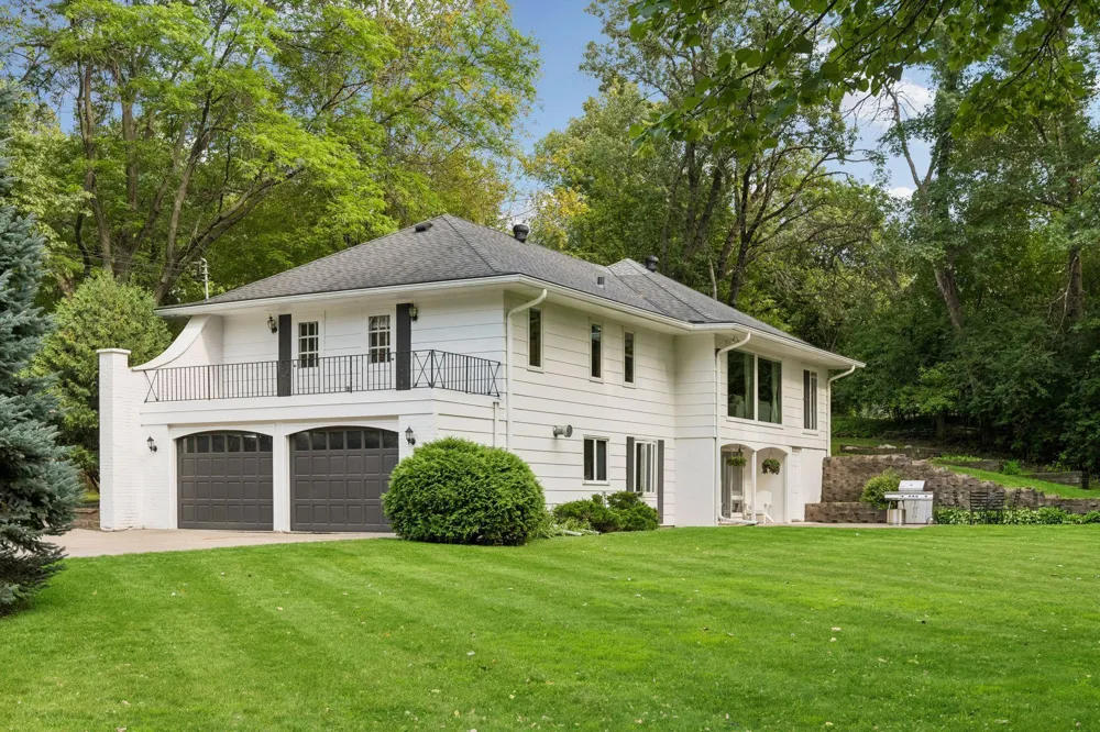 2312 Sheridan Hills Road Wayzata, MN 55391