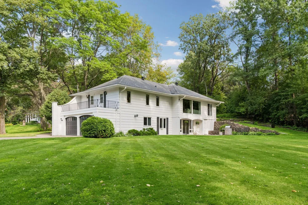 2312 Sheridan Hills Road Wayzata, MN 55391