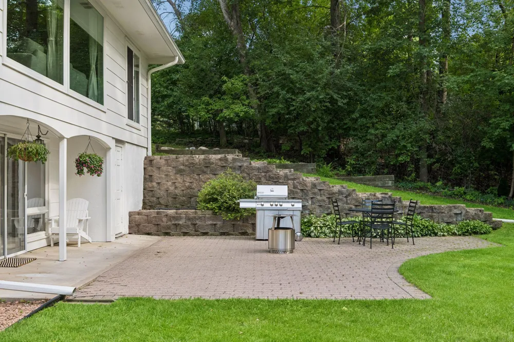 2312 Sheridan Hills Road Wayzata, MN 55391