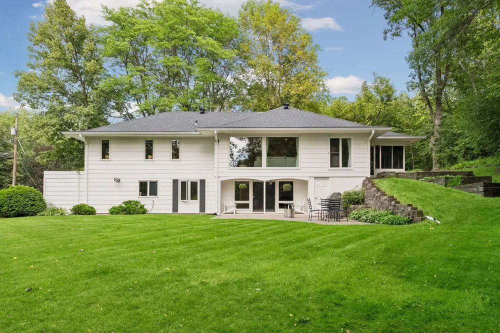 2312 Sheridan Hills Road Wayzata, MN 55391