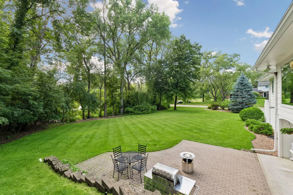 2312 Sheridan Hills Road Wayzata, MN 55391
