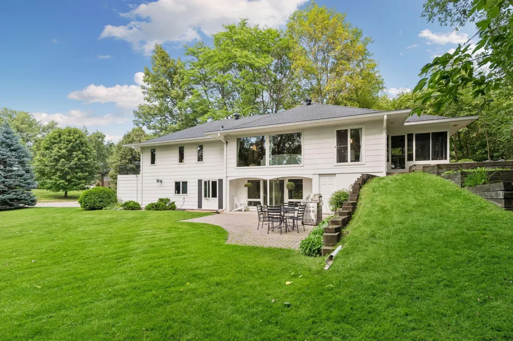2312 Sheridan Hills Road Wayzata, MN 55391