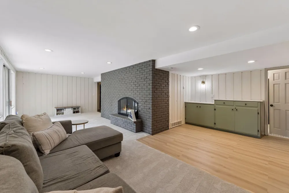 2312 Sheridan Hills Road Wayzata, MN 55391