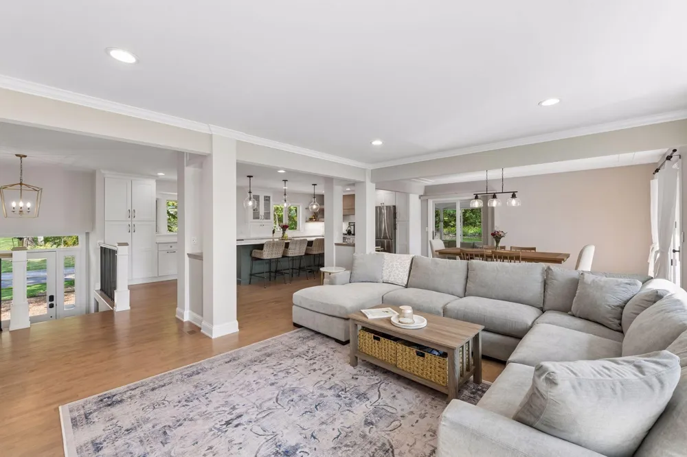 2312 Sheridan Hills Road Wayzata, MN 55391