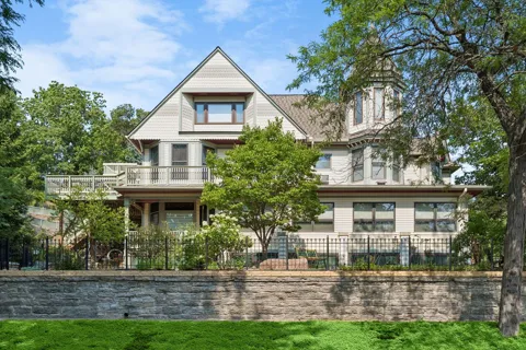 8 Bates Avenue