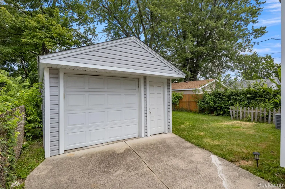 29014 Block Street Garden City City, MI 48135