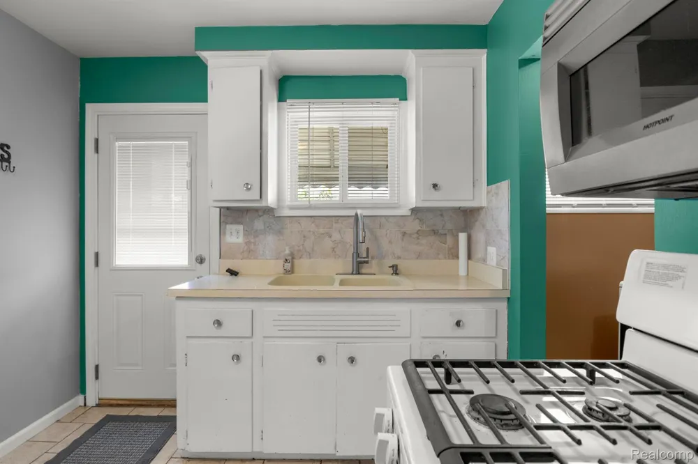 29014 Block Street Garden City City, MI 48135