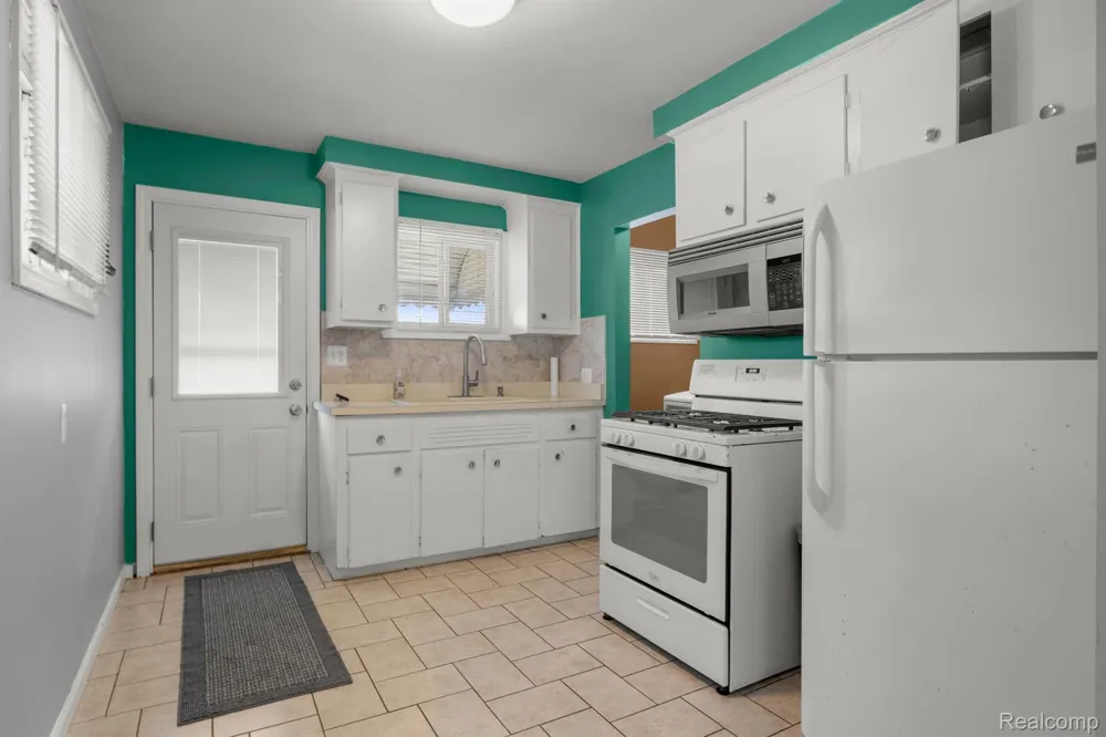 29014 Block Street Garden City City, MI 48135