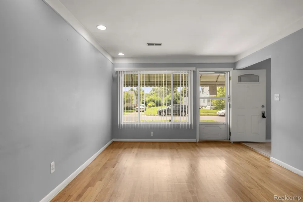 29014 Block Street Garden City City, MI 48135