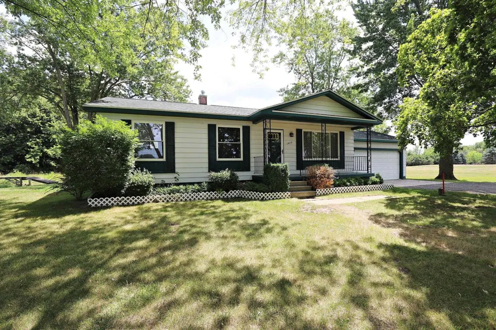 1415 S Nichols Road Clayton Charter Township, MI 48473