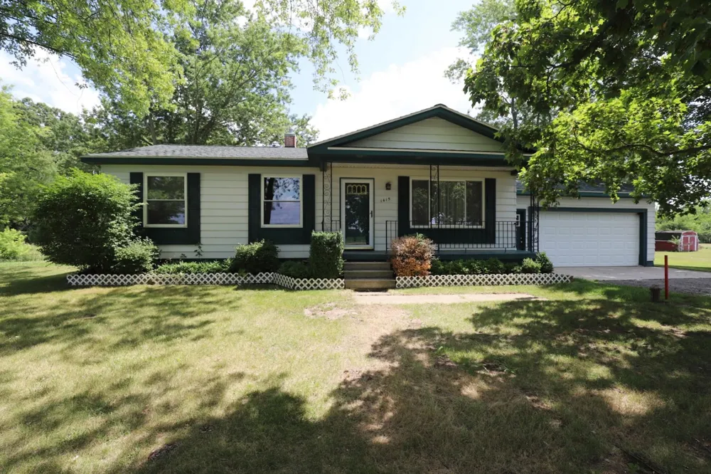 1415 S Nichols Road Clayton Charter Township, MI 48473