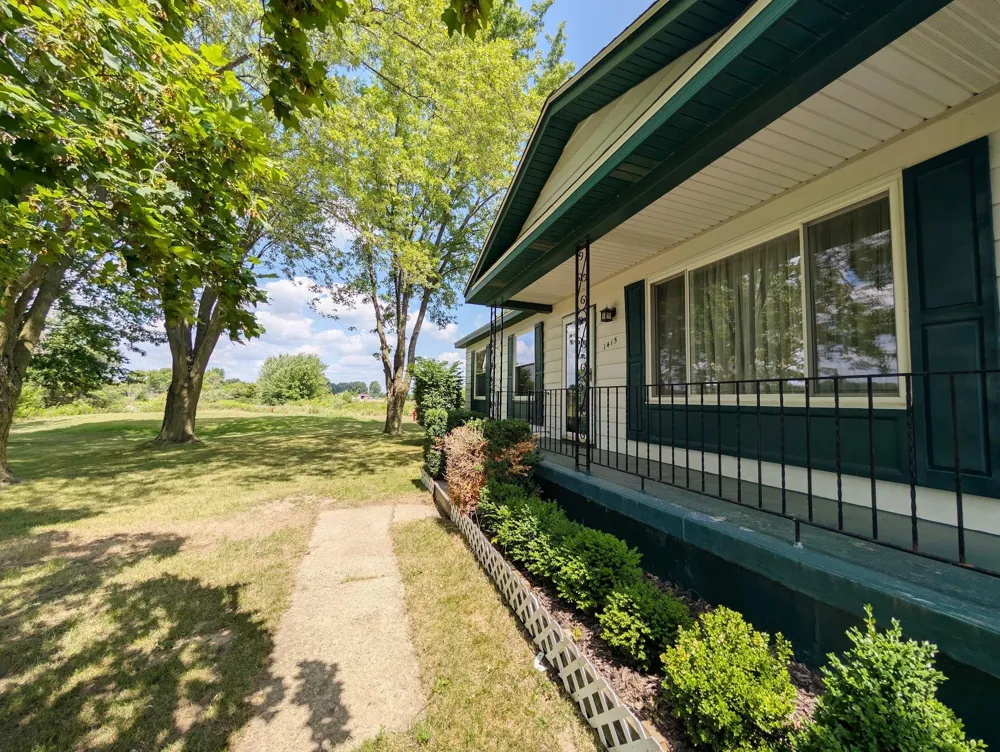 1415 S Nichols Road Clayton Charter Township, MI 48473