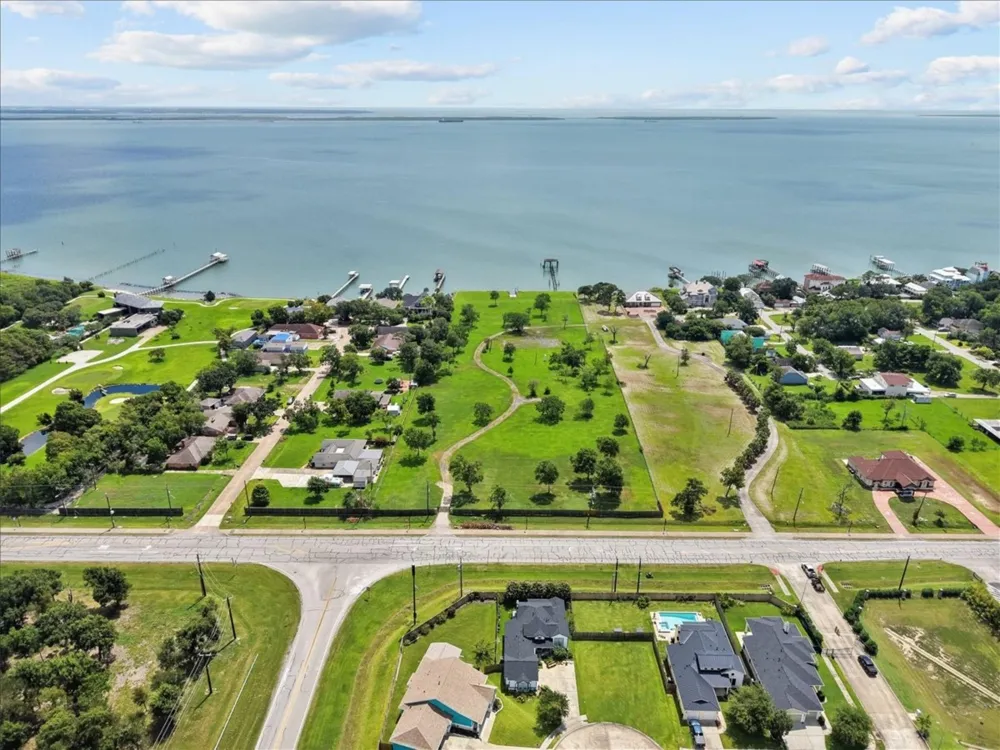 2311 S Broadway La Porte, TX 77571