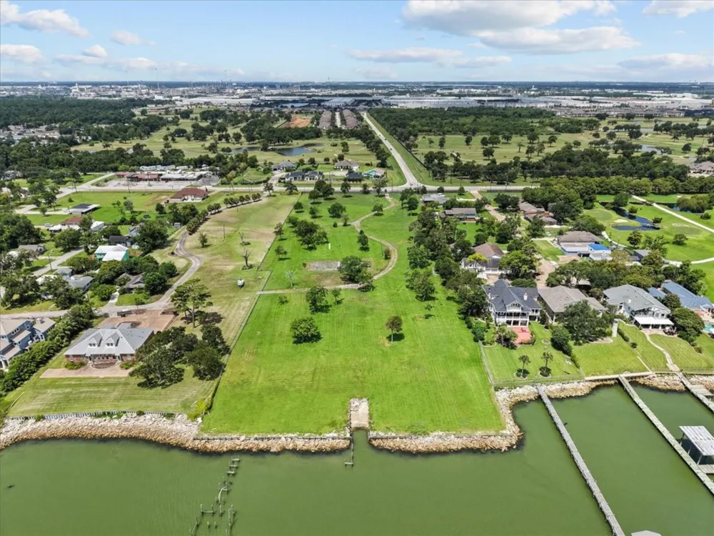 2311 S Broadway La Porte, TX 77571