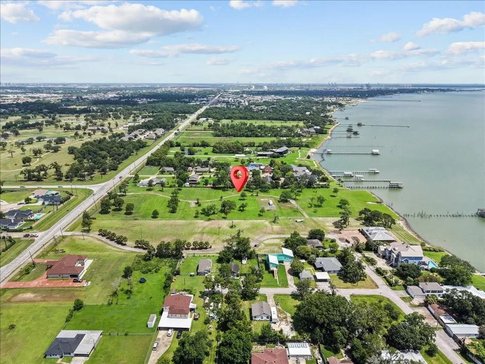 2311 S Broadway La Porte, TX 77571