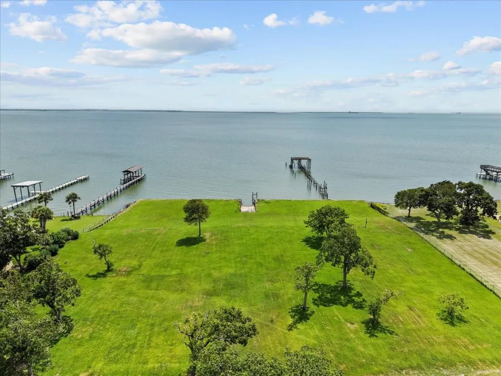 2311 S Broadway La Porte, TX 77571
