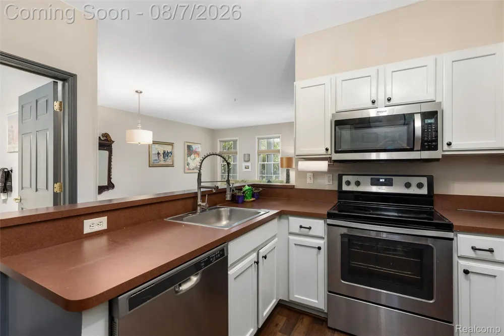 300 Beverly Avenue Auburn Hills City, MI 48326