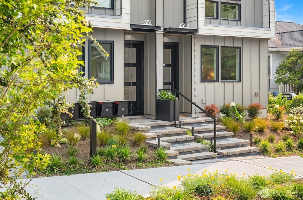 4347 SW Willow Street Seattle, WA 98136