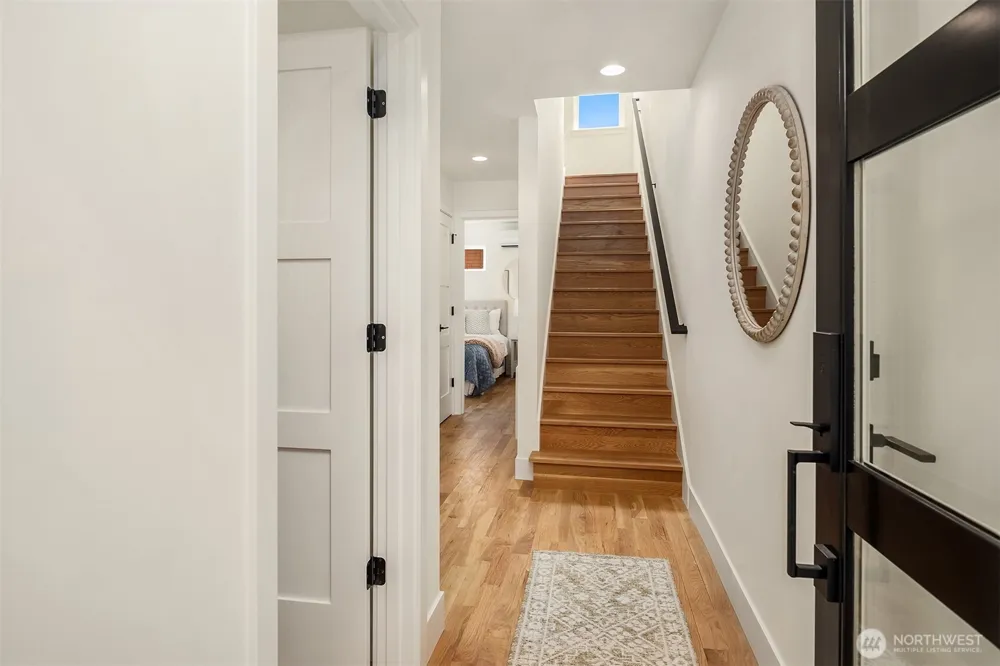 4347 SW Willow Street Seattle, WA 98136