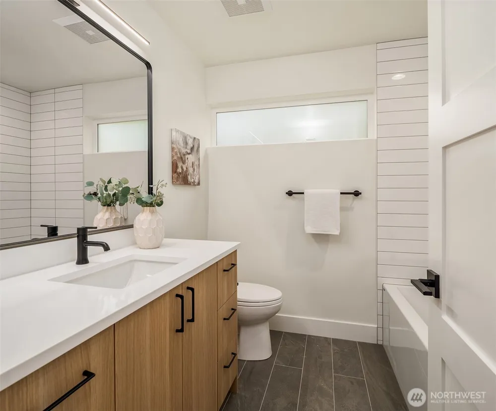 4347 SW Willow Street Seattle, WA 98136