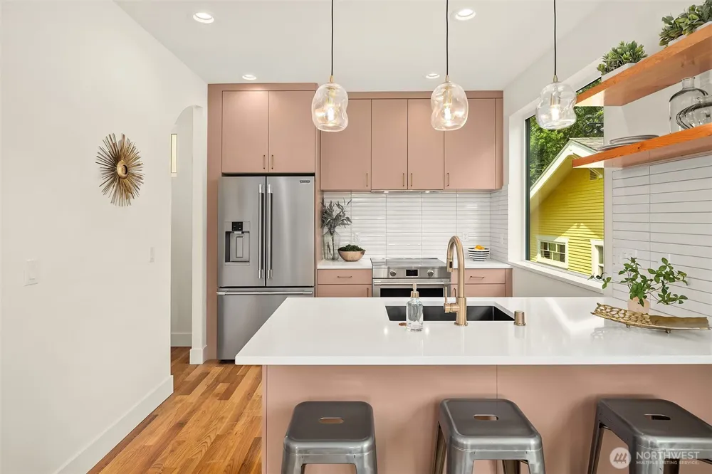 4347 SW Willow Street Seattle, WA 98136