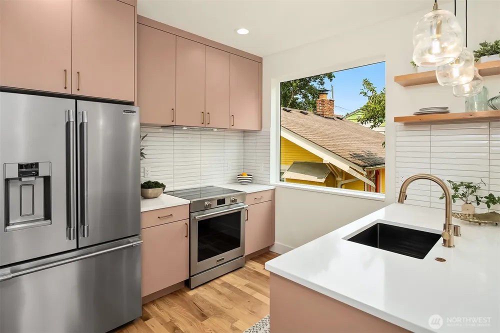 4347 SW Willow Street Seattle, WA 98136