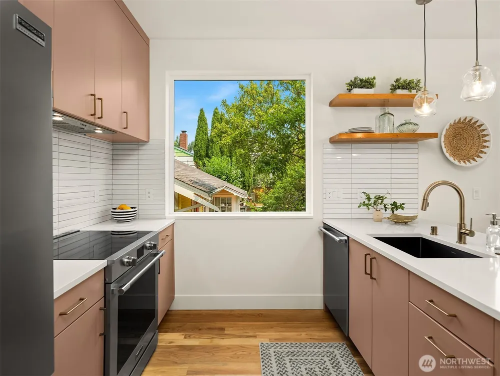 4347 SW Willow Street Seattle, WA 98136