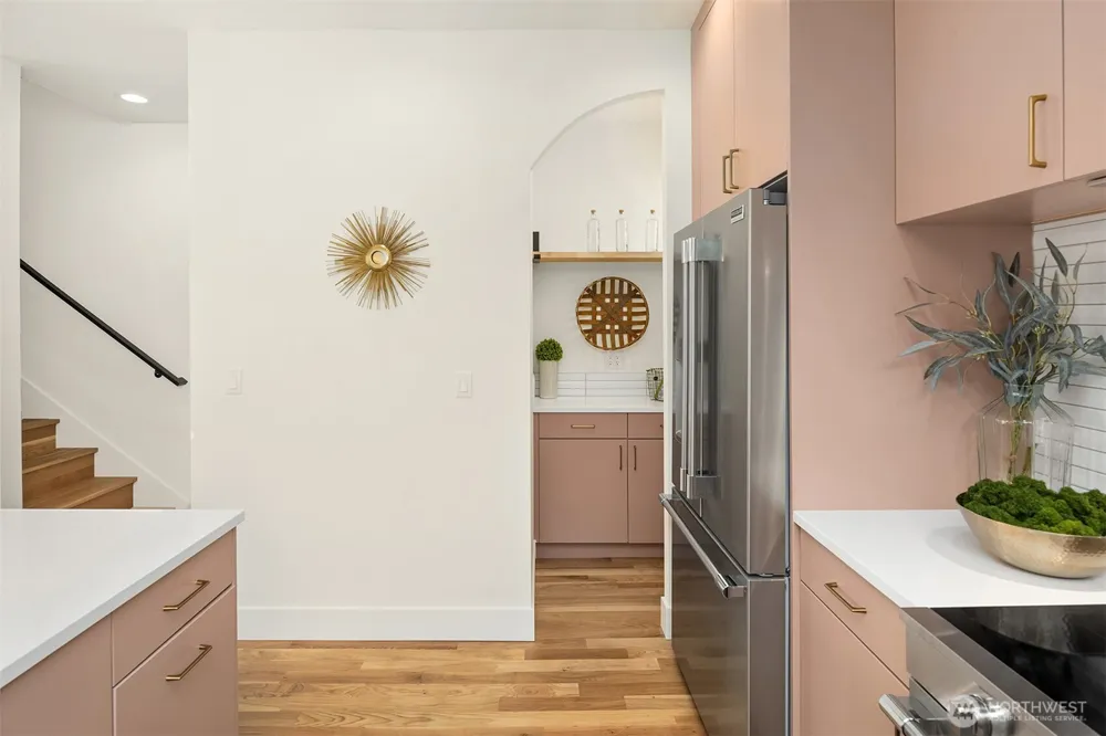 4347 SW Willow Street Seattle, WA 98136