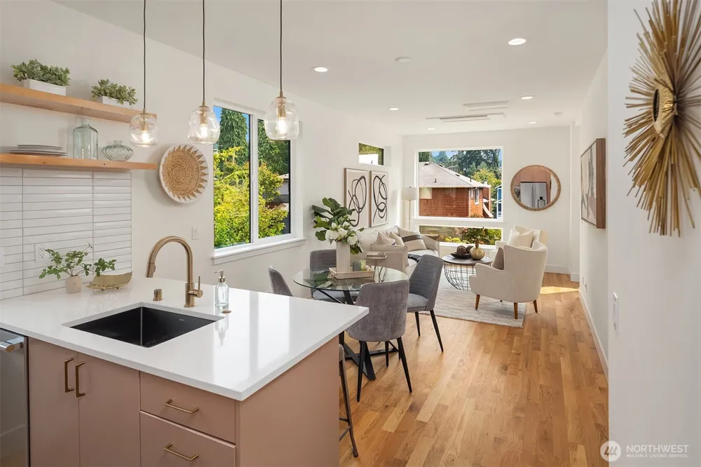 4347 SW Willow Street Seattle, WA 98136