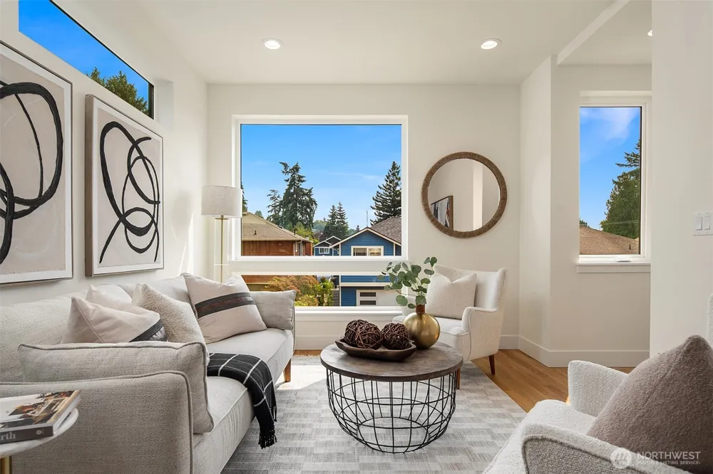 4347 SW Willow Street Seattle, WA 98136