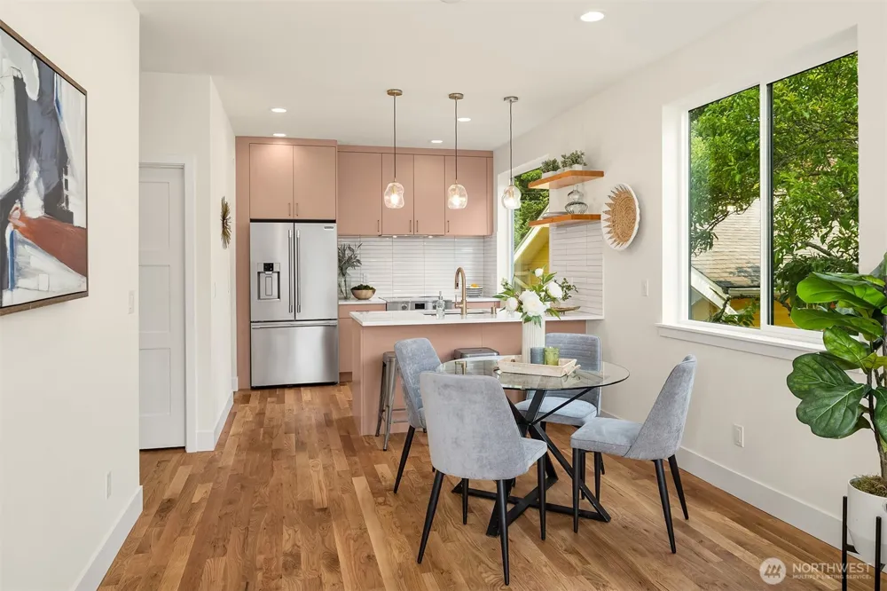 4347 SW Willow Street Seattle, WA 98136