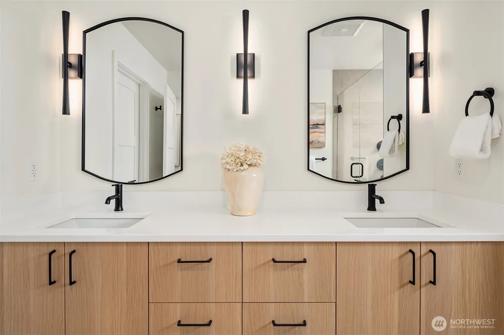 4347 SW Willow Street Seattle, WA 98136