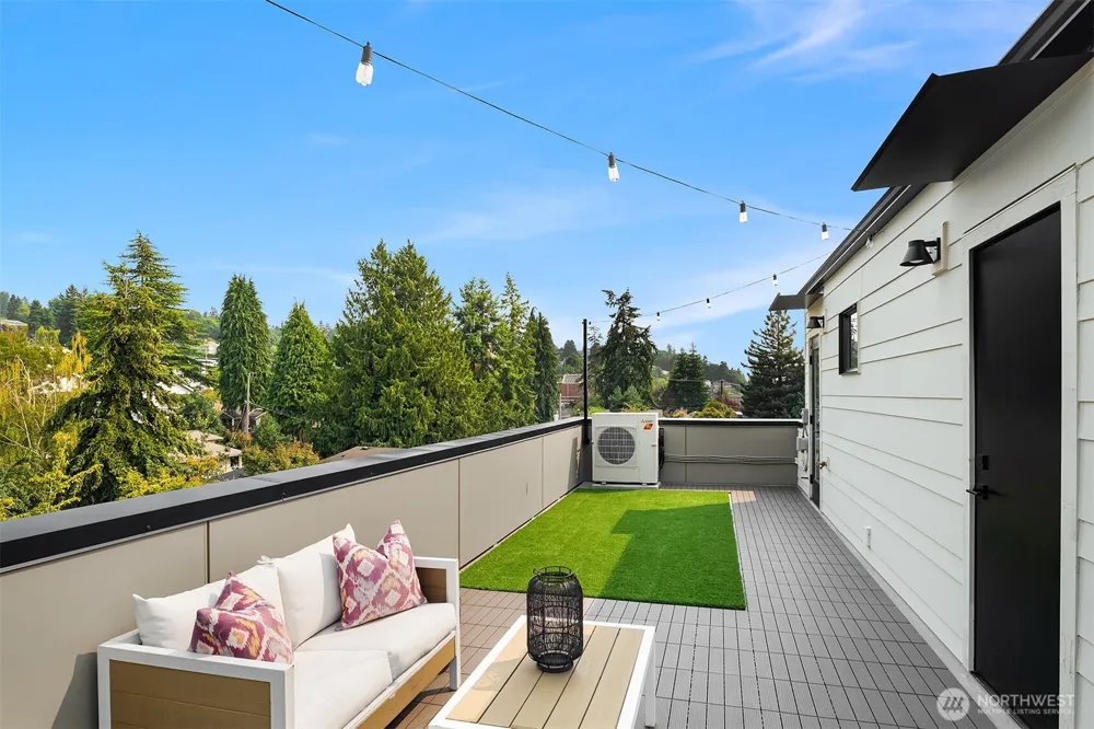 4347 SW Willow Street Seattle, WA 98136