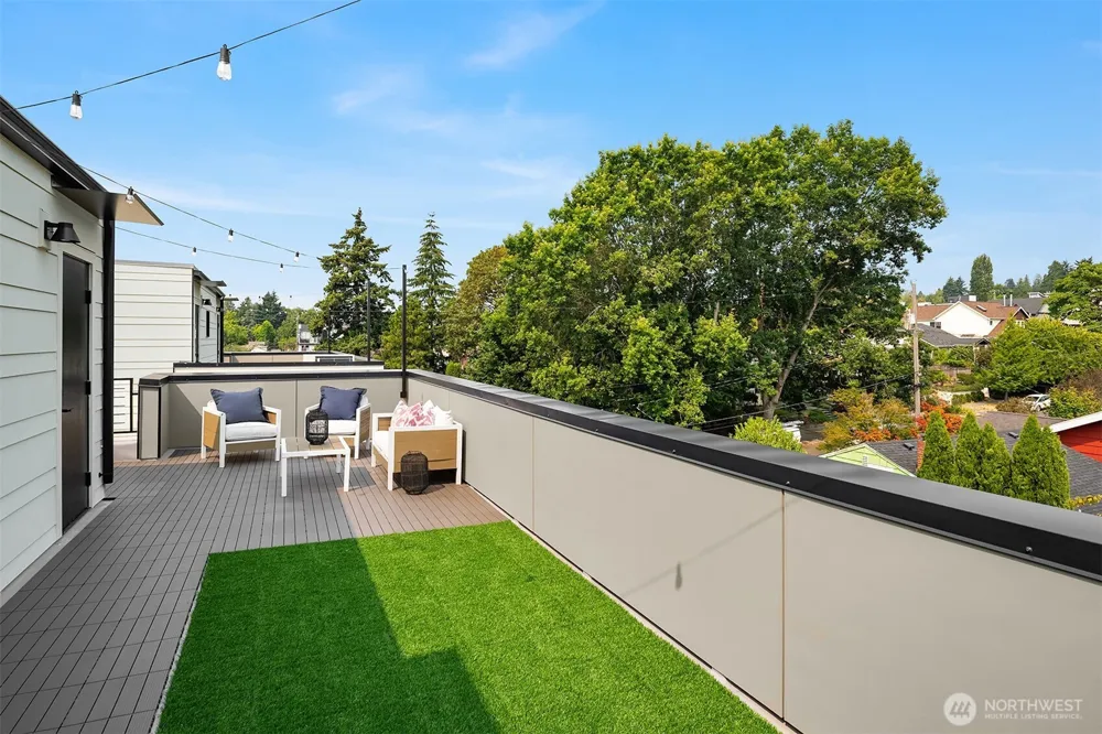 4347 SW Willow Street Seattle, WA 98136
